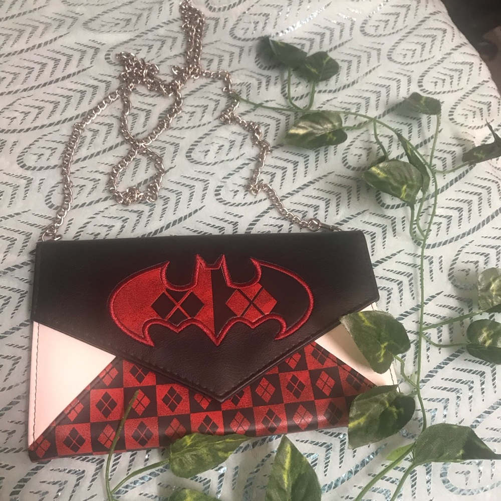 Harley Queen sling clutch